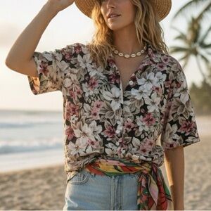 Cathy Daniels short sleeve button down floral Hawaiian shirt